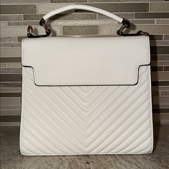 Unk Handbags - Elegant White Quilted Handbag